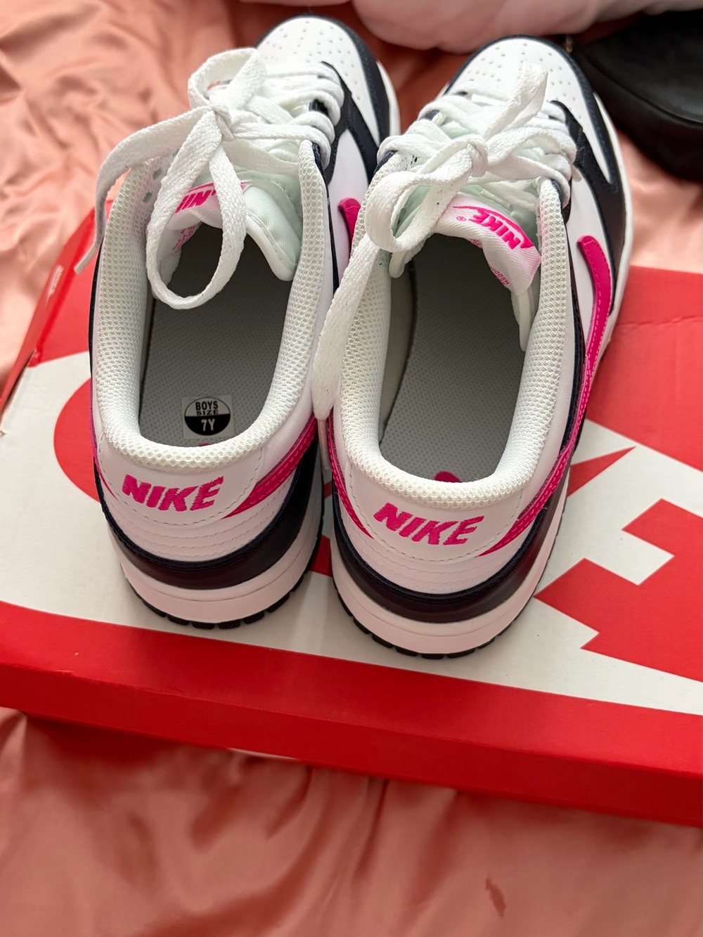 Nike Low-Top Sneakers in White, navy blue & Hot Pink - Picture 4 of 4